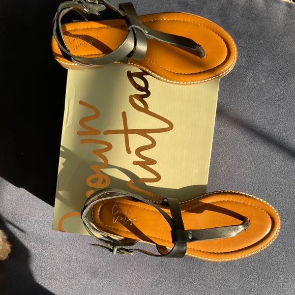 Sandals - Picture 1 of 2